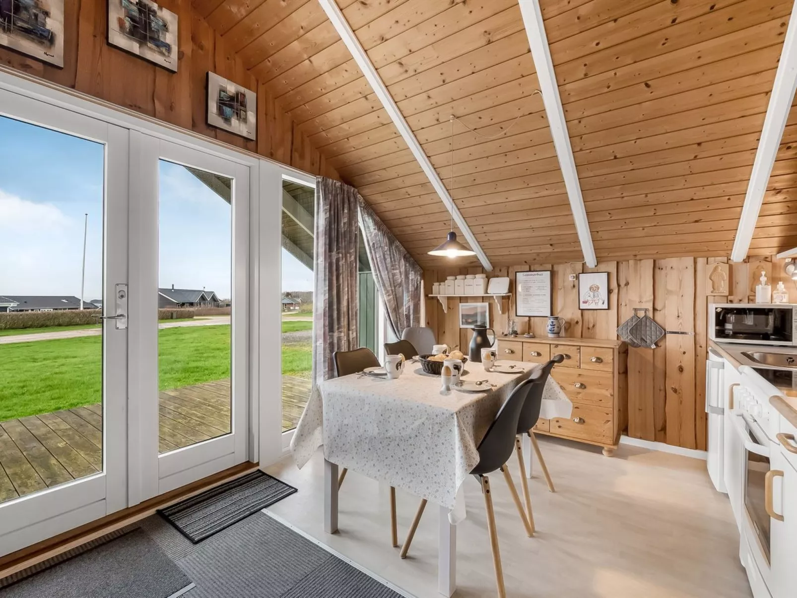 "Lonne" - 750m to the fjord-Inside