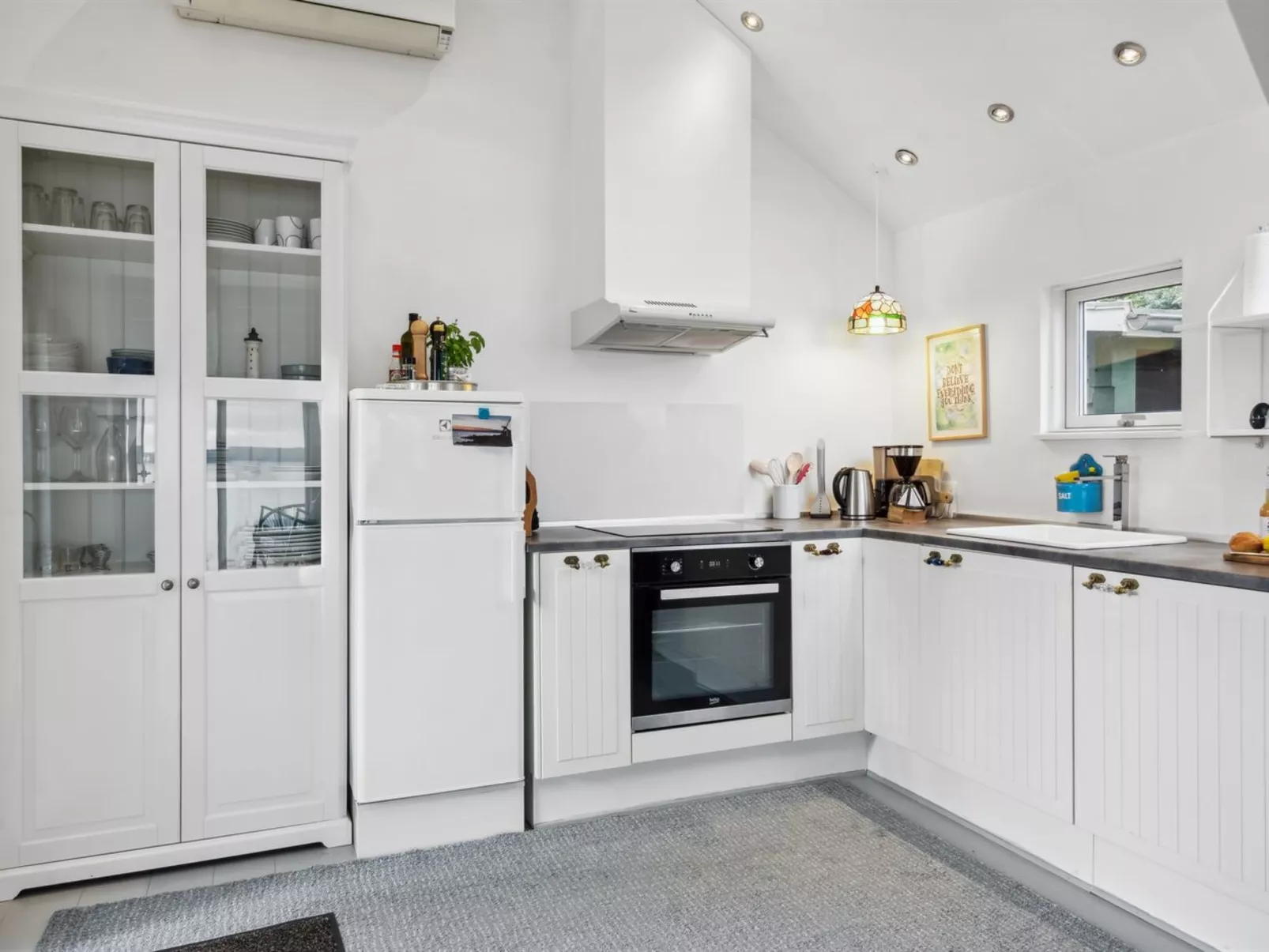 "Fifi" - 10m to the fjord-Inside