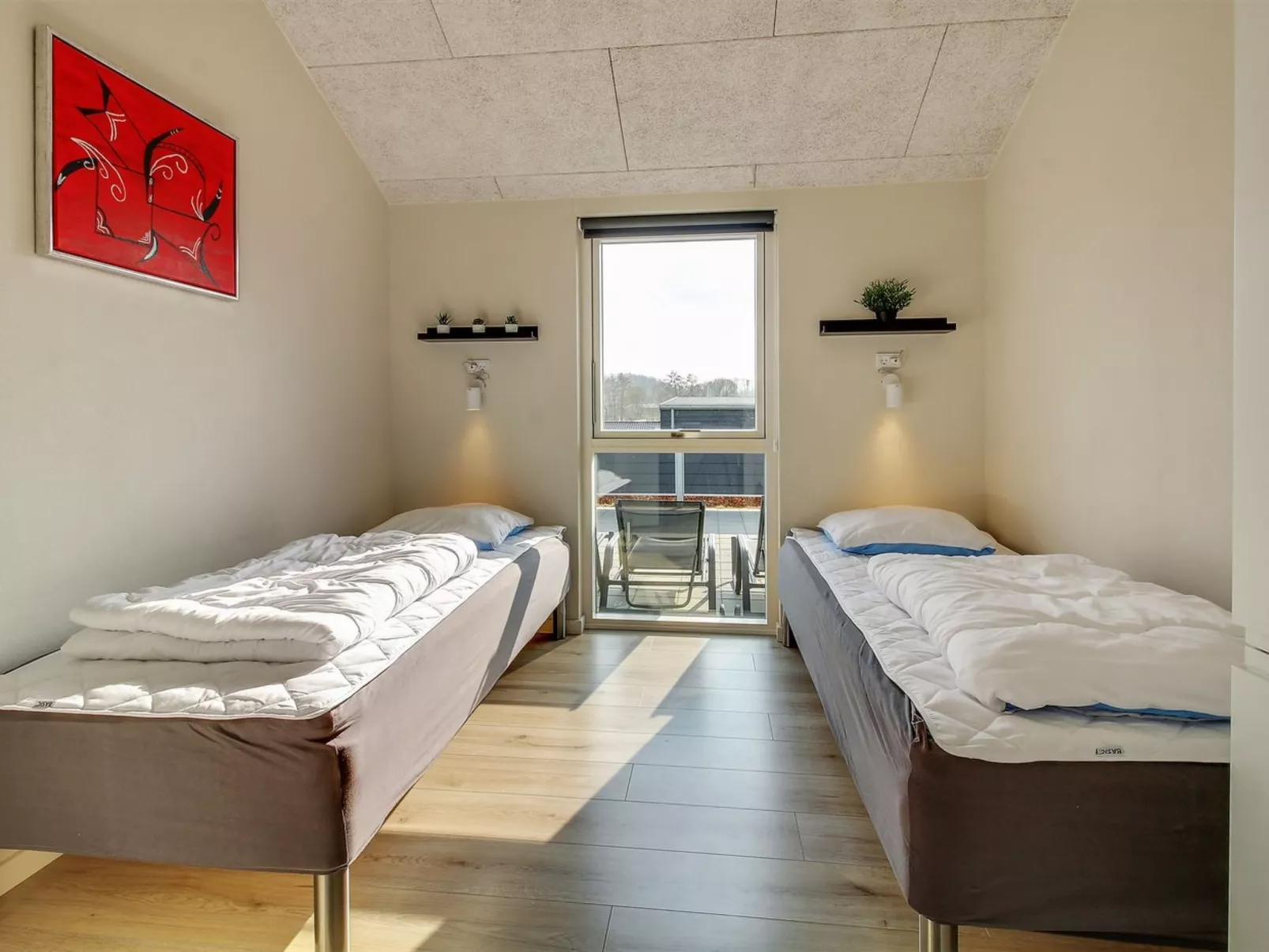 "Yakari" - 300m from the sea-Inside