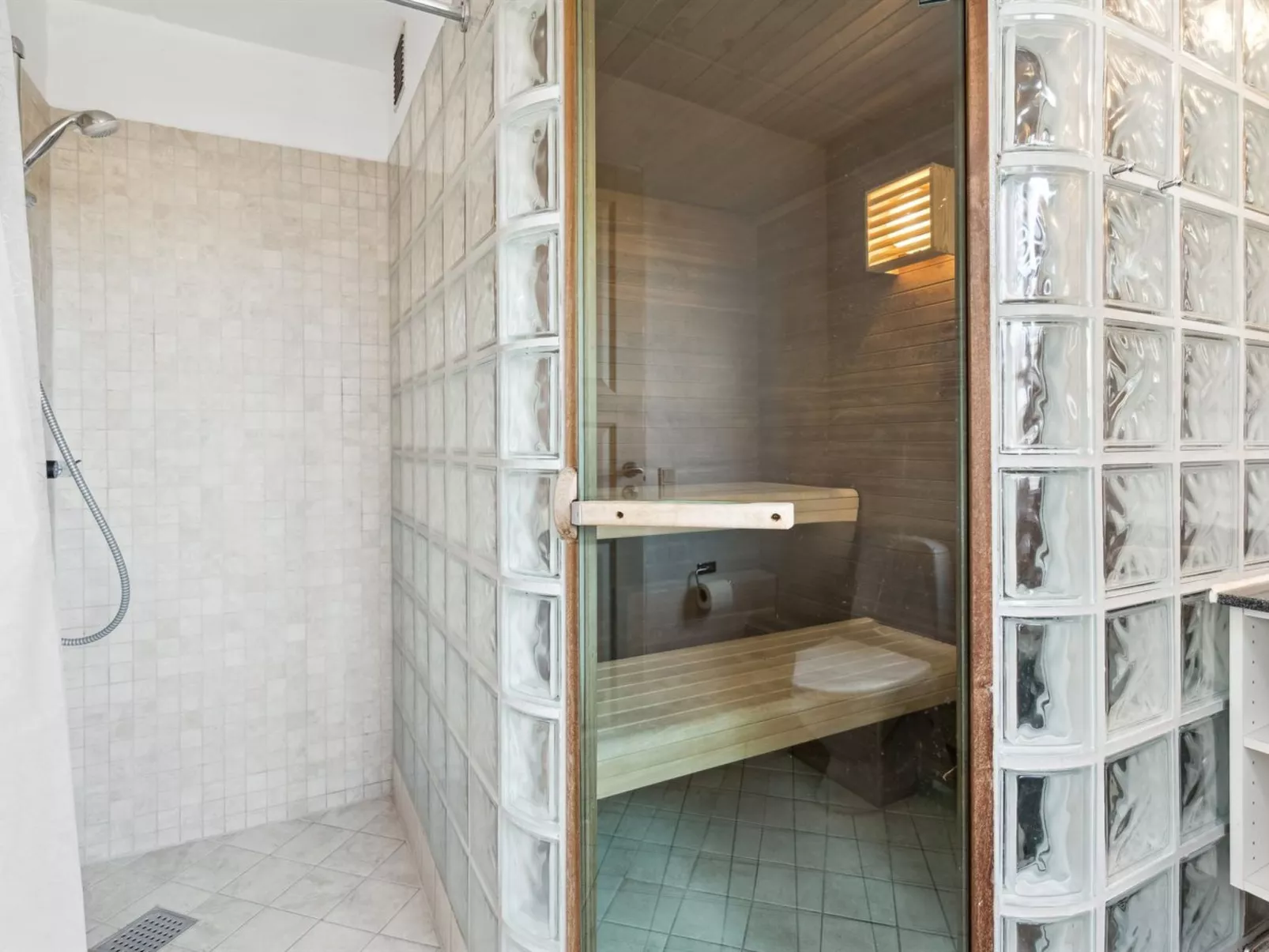 "Joonas" - 100m from the sea-Dedans