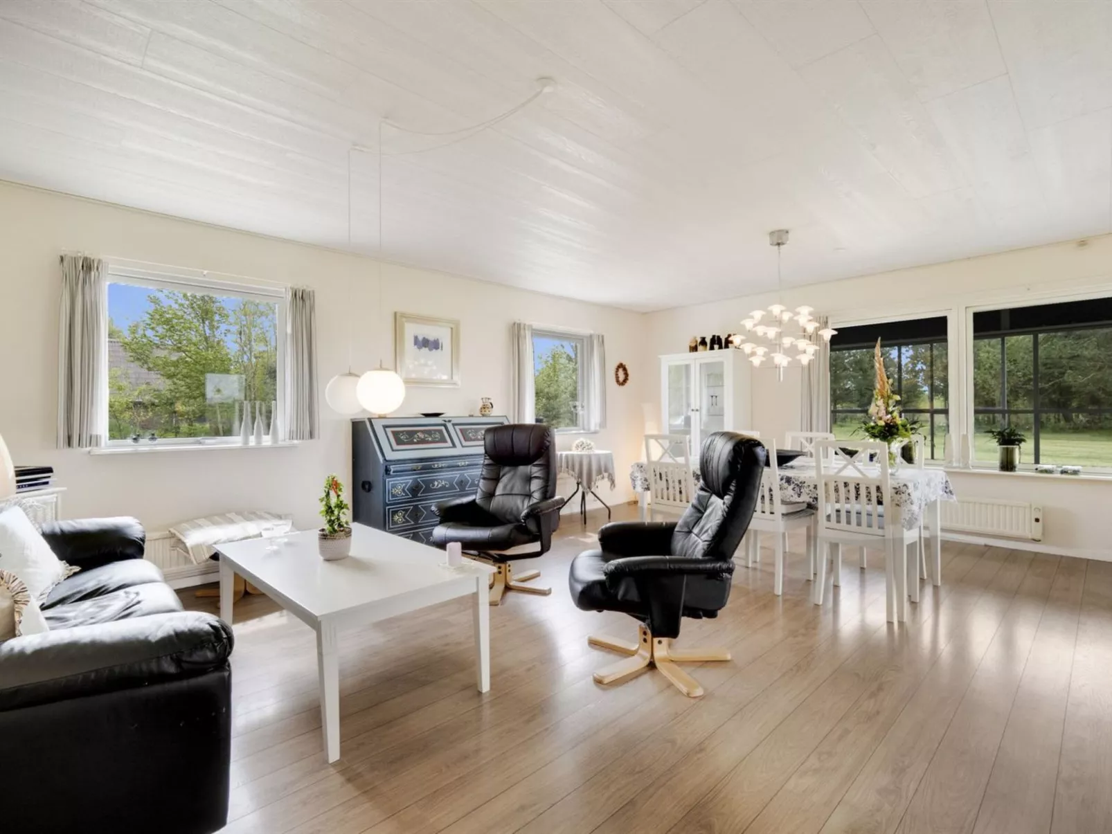 "Mikkeline" - 400m to the fjord-Drinnen