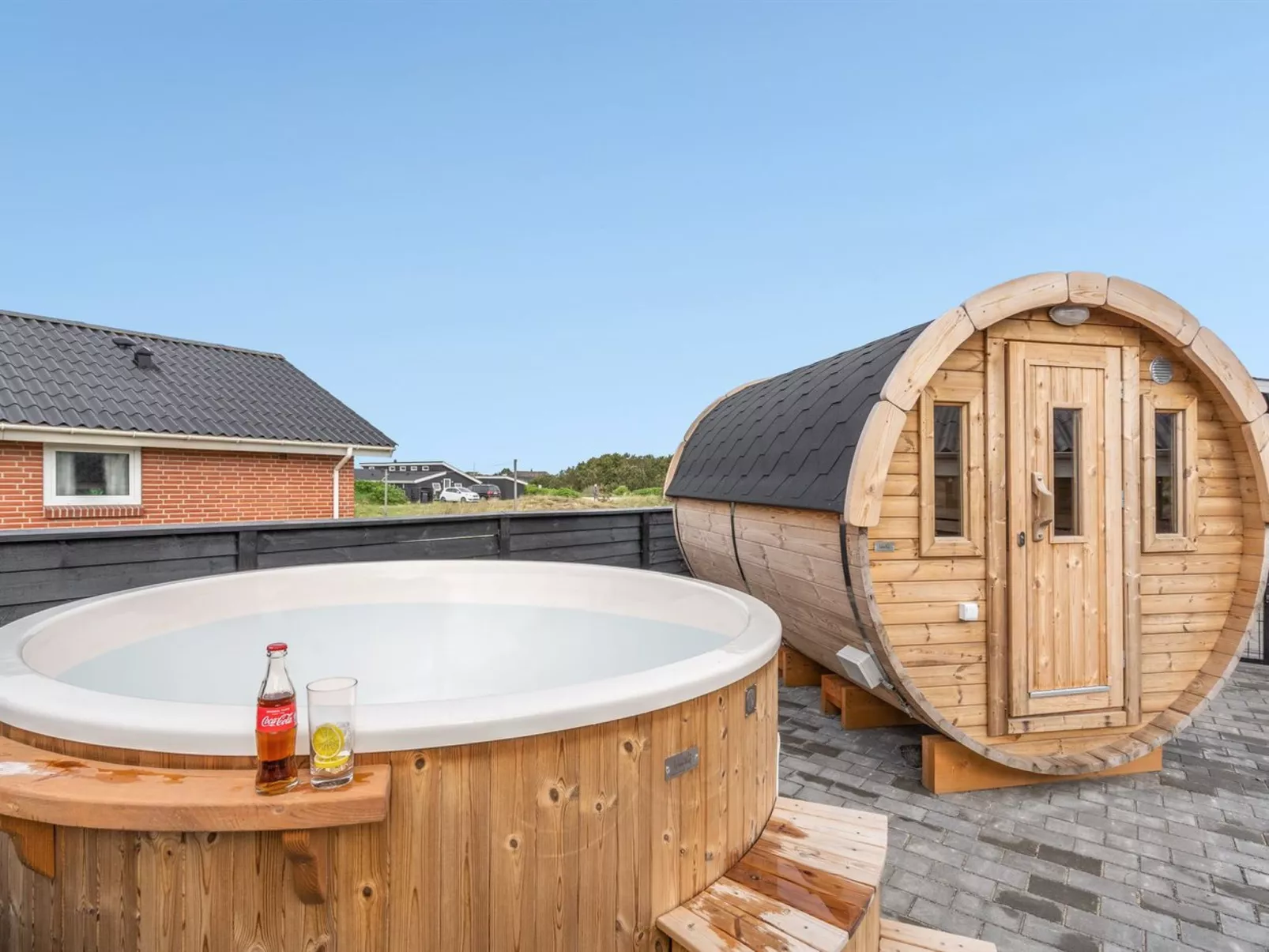 "Teoline" - 500m to the fjord-Drinnen