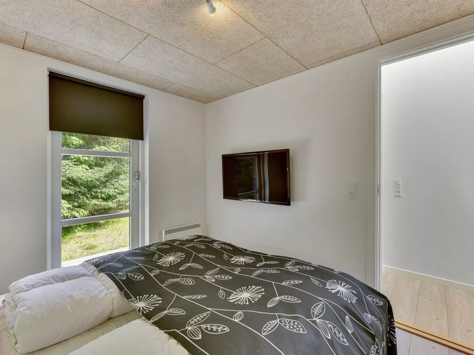 "Elena" - 800m to the fjord-Inside