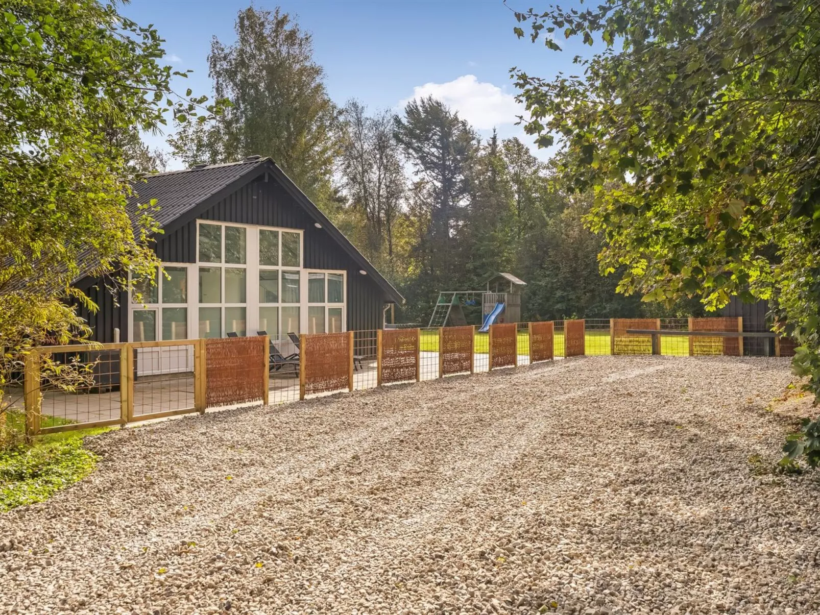 "Eisa" - 300m to the fjord-Outside