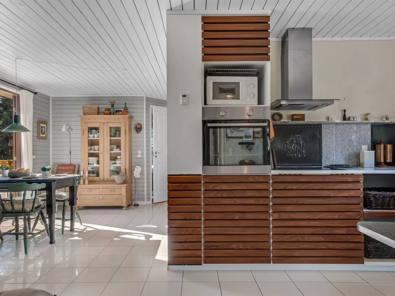 "Marla" - 1.1km from the sea-Inside