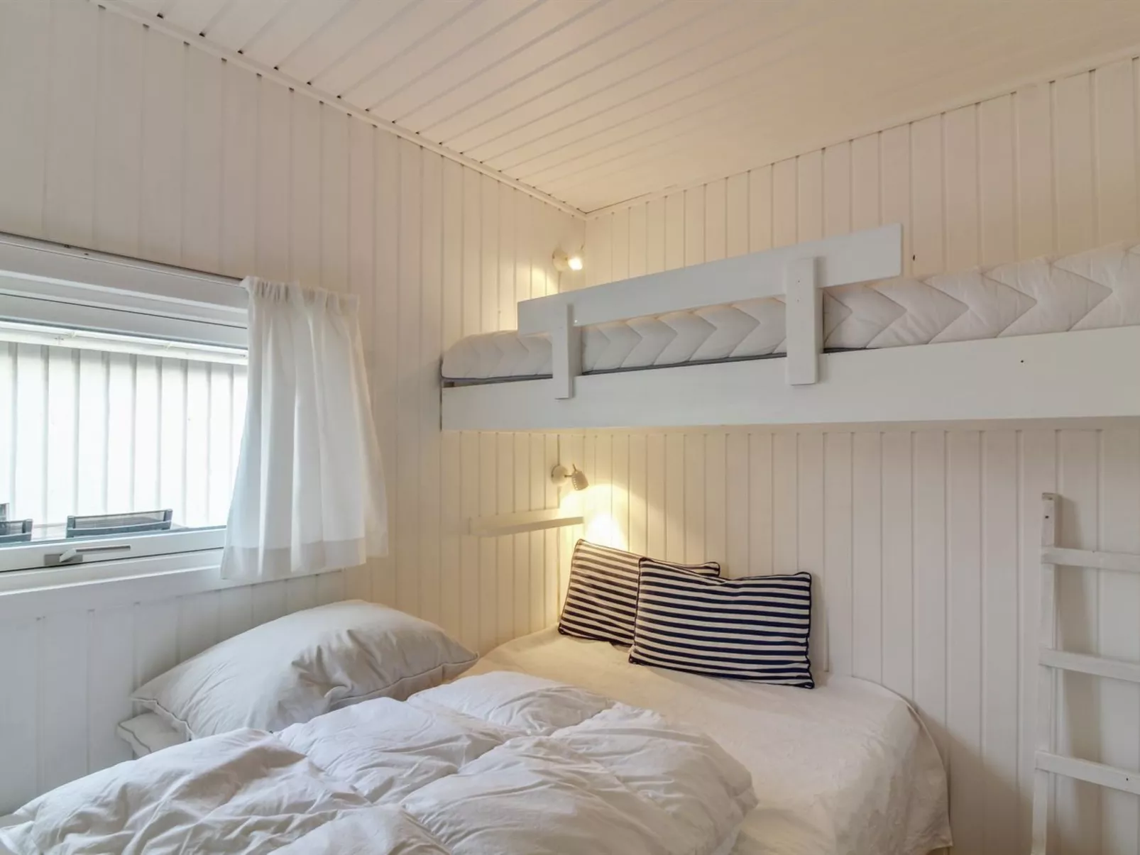 "Rutha" - 45m from the sea-Drinnen