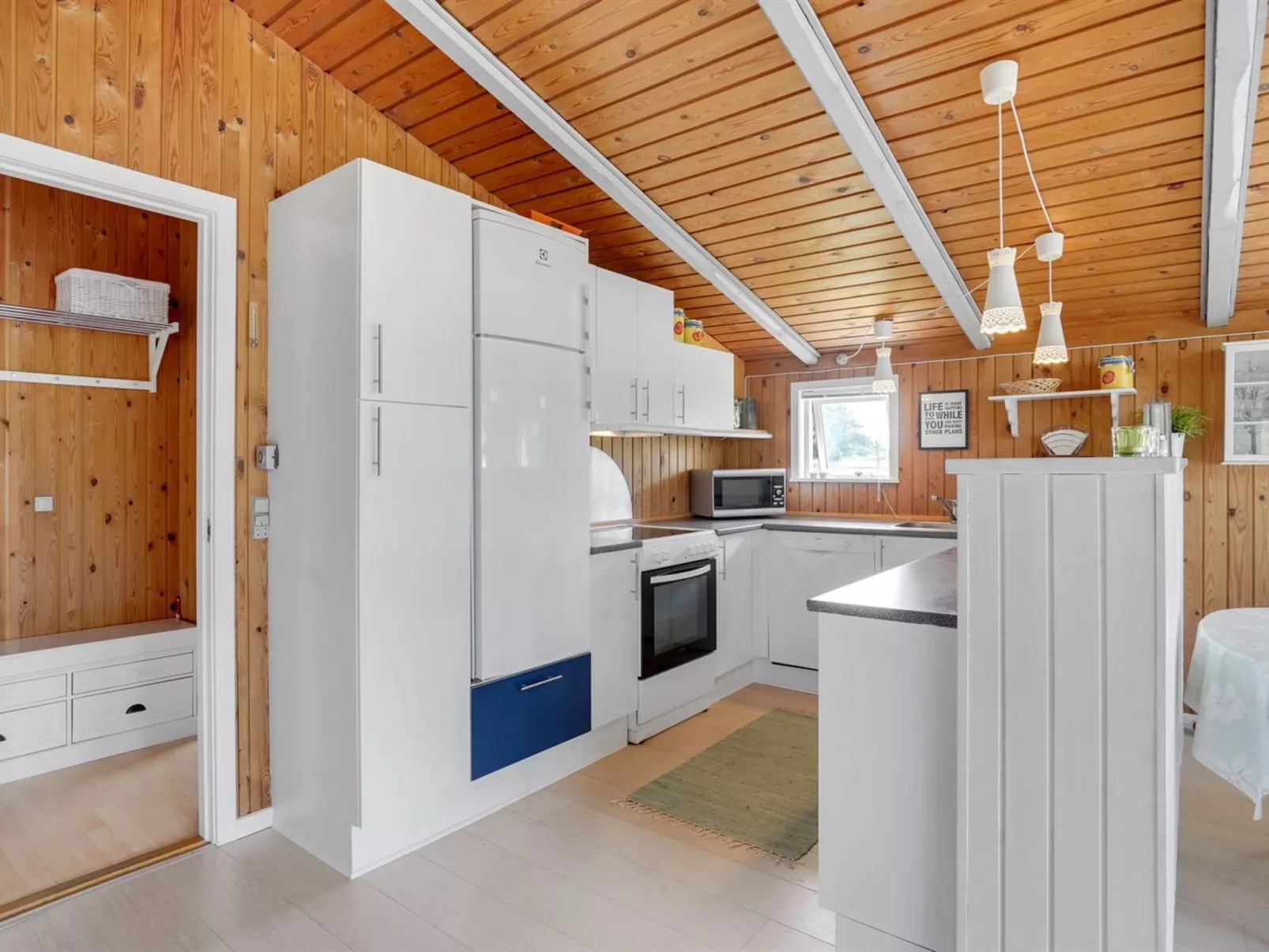 "Elgin" - 1.8km from the sea-Inside