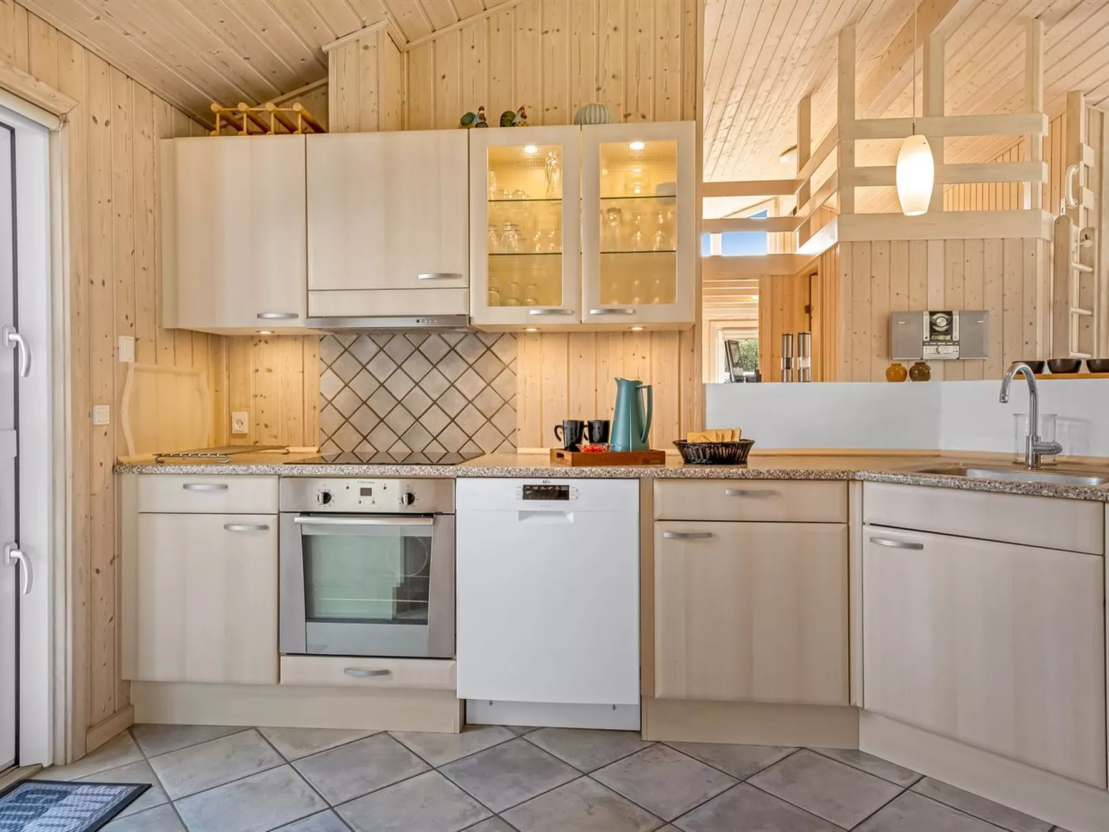 "Terho" - 1km from the sea-Drinnen