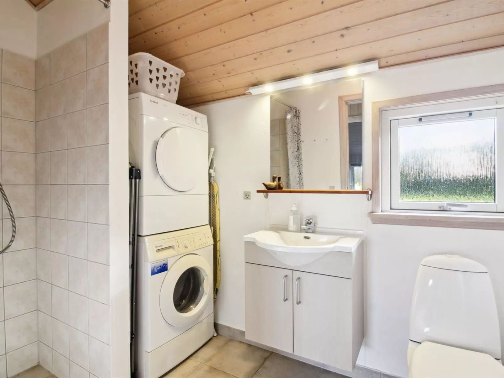 "Synnöve" - 550m from the sea-Inside