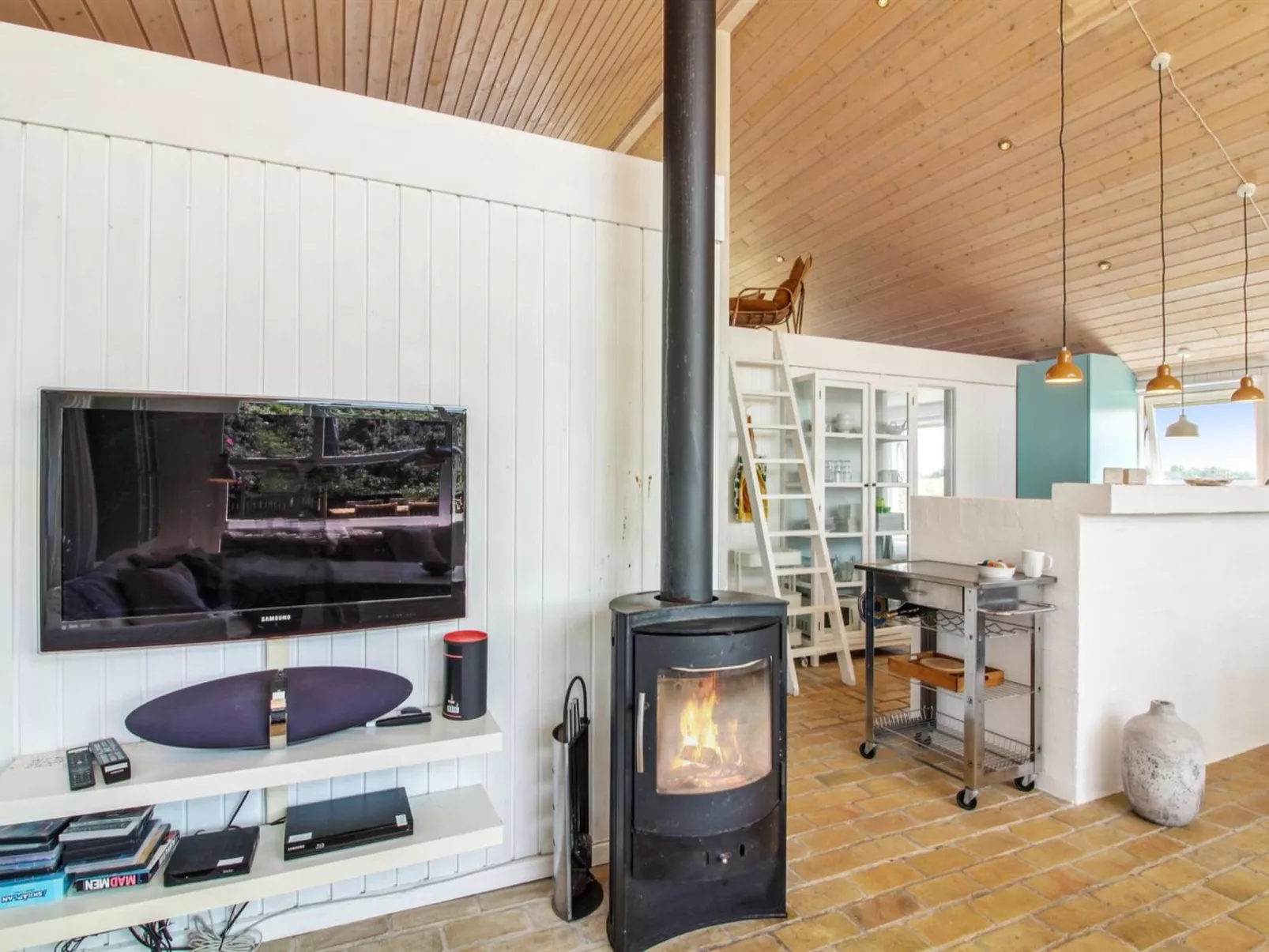 "Harry" - 100m from the sea-Dedans