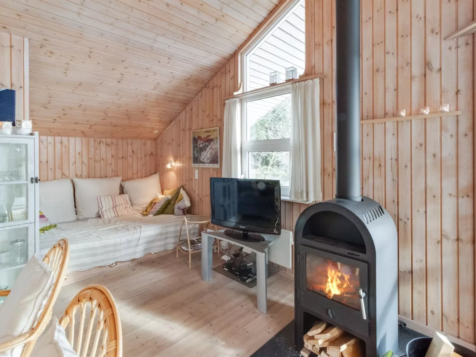 "Jaakob" - 4km from the sea-Drinnen