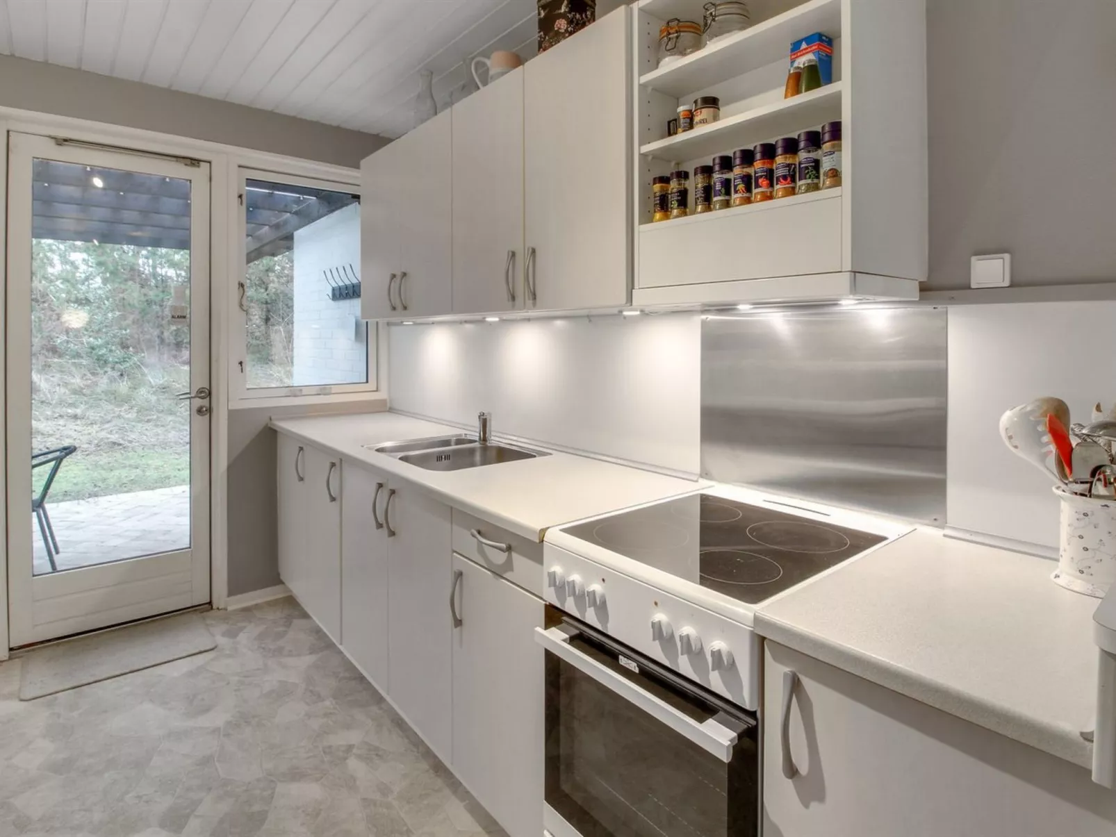 "Emilla" - 3.8km from the sea-Drinnen