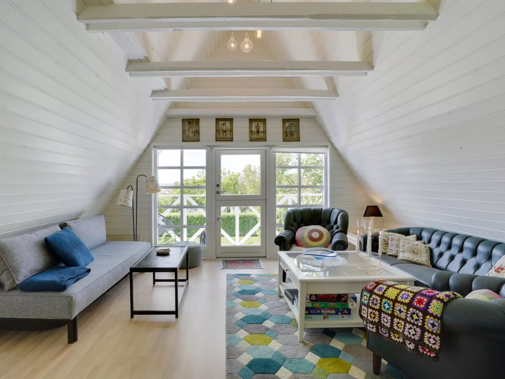 "Tamer" - 500m to the fjord-Drinnen