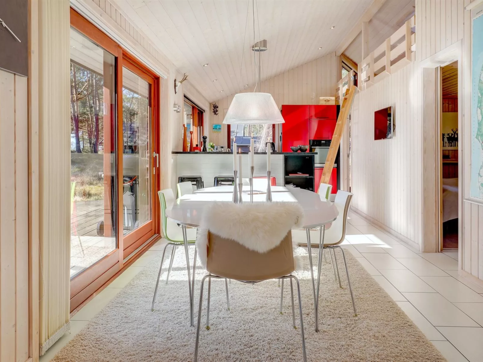 "Unto" - 25m from the sea-Drinnen