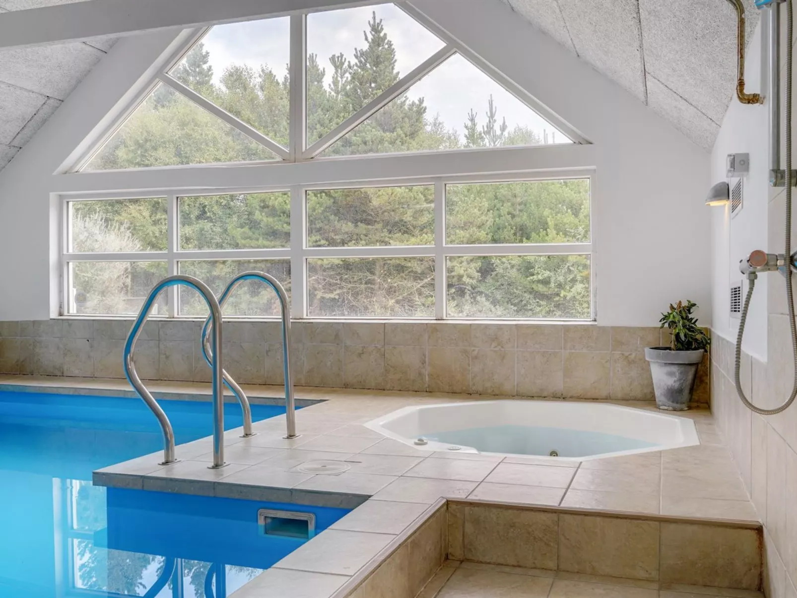 "Jenna" - 1.4km from the sea-Inside