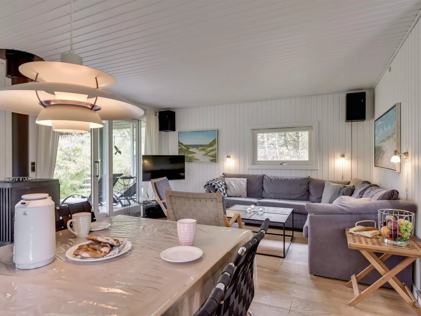 "Tjordis" - 600m to the fjord-Dedans