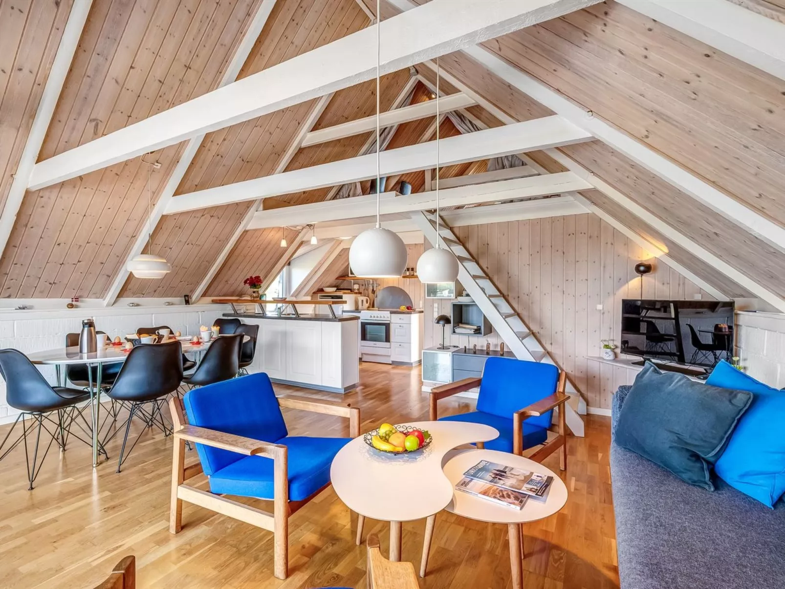 "Hemfrith" - 800m to the fjord-Dedans