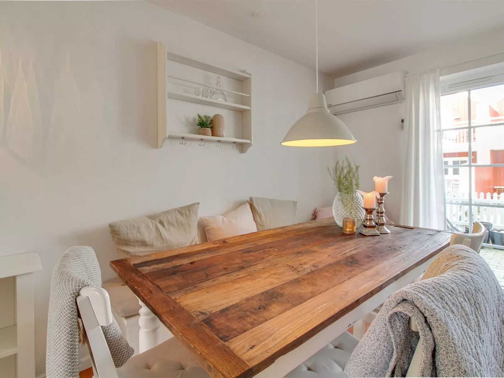 "Vinny" - 1.2km from the sea-Dedans