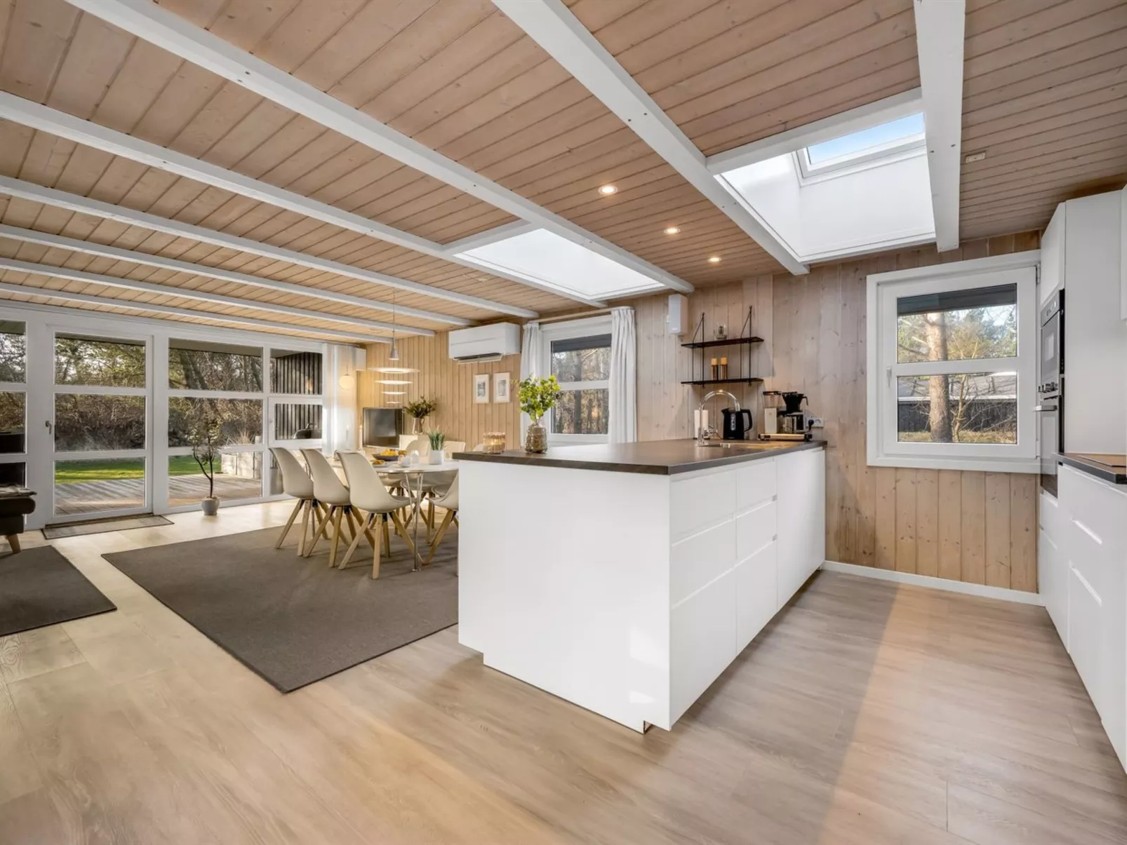 "Yuma" - 1km from the sea-Inside