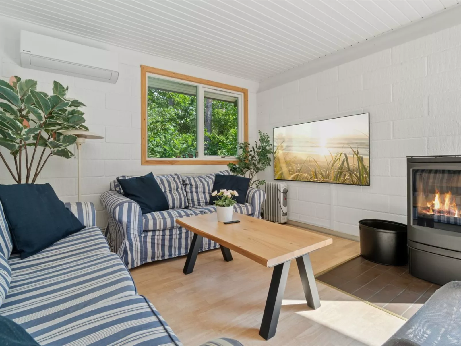 "Henri" - 800m from the sea-Dedans