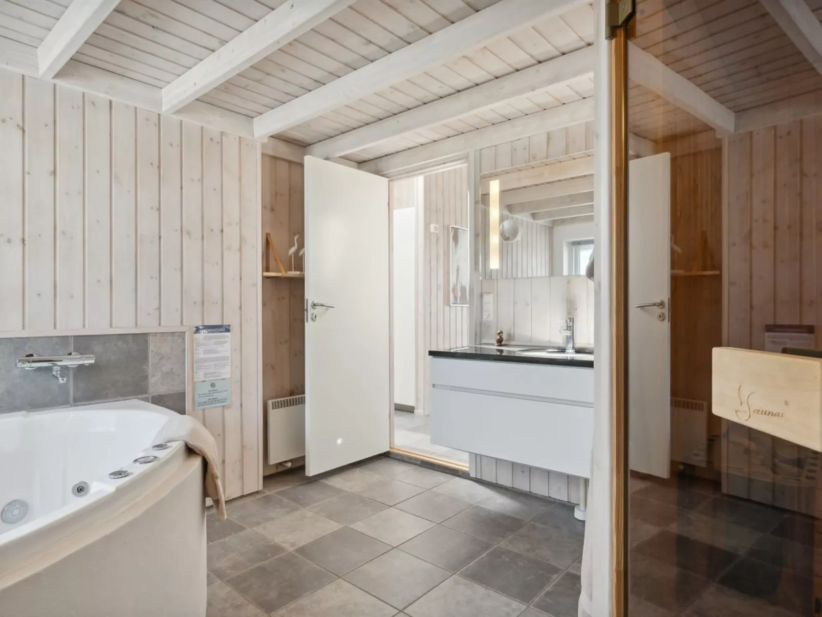 "Ohto" - 281m from the sea-Dedans