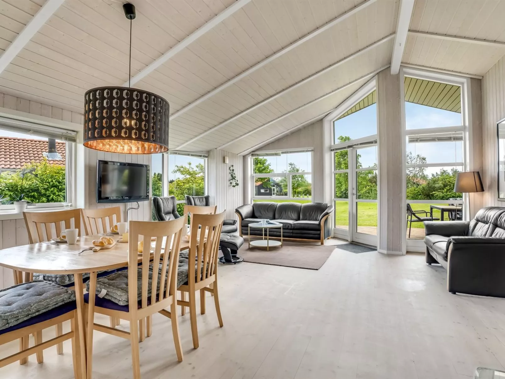 "Birtir" - 1.2km from the sea-Inside