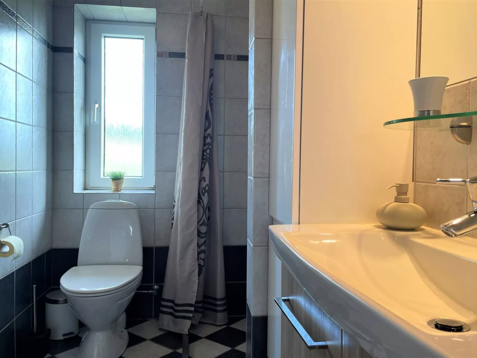 "Trugot" - 450m to the fjord-Inside