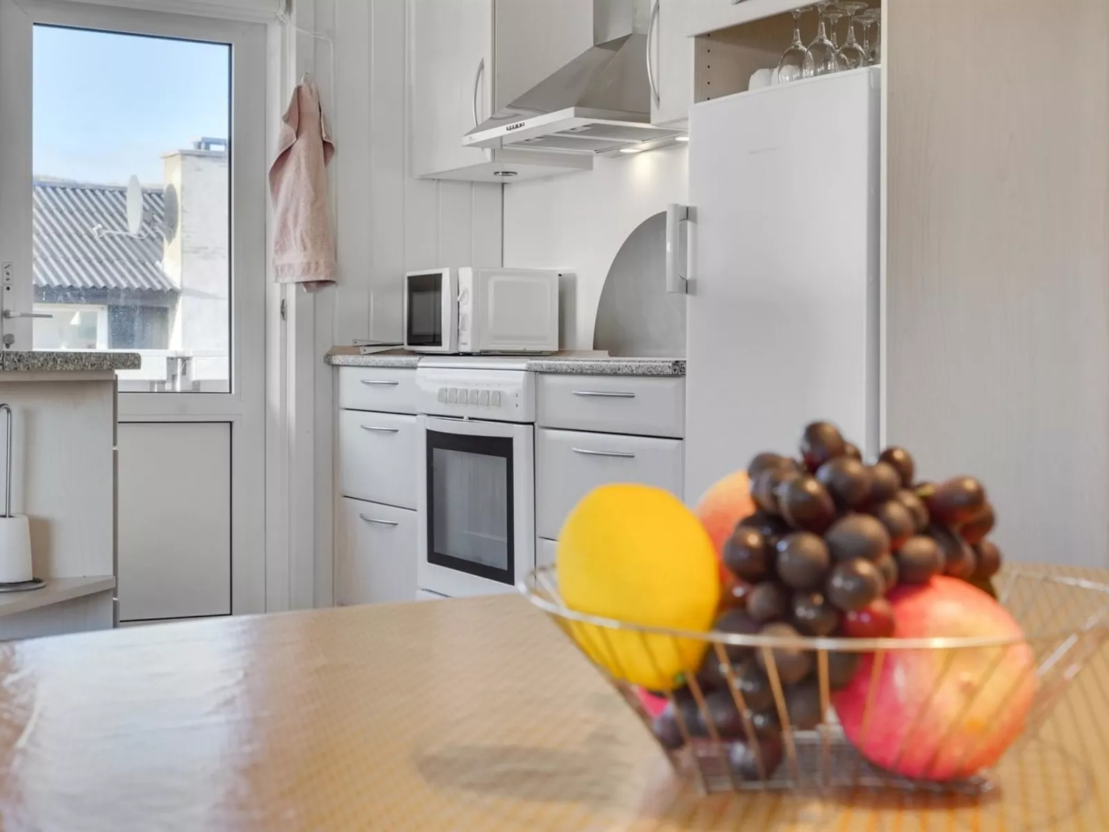 "Ozeana" -  from the sea-Dedans