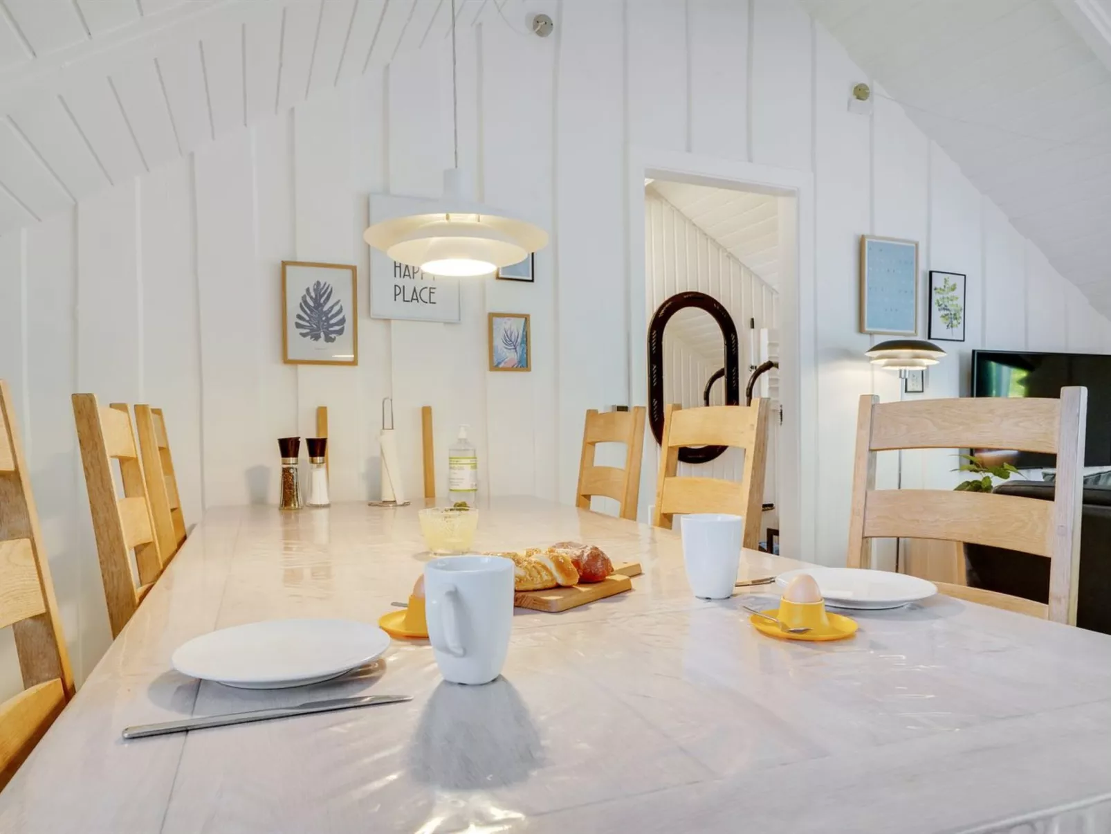 "Hjalmara" - 900m from the sea-Inside