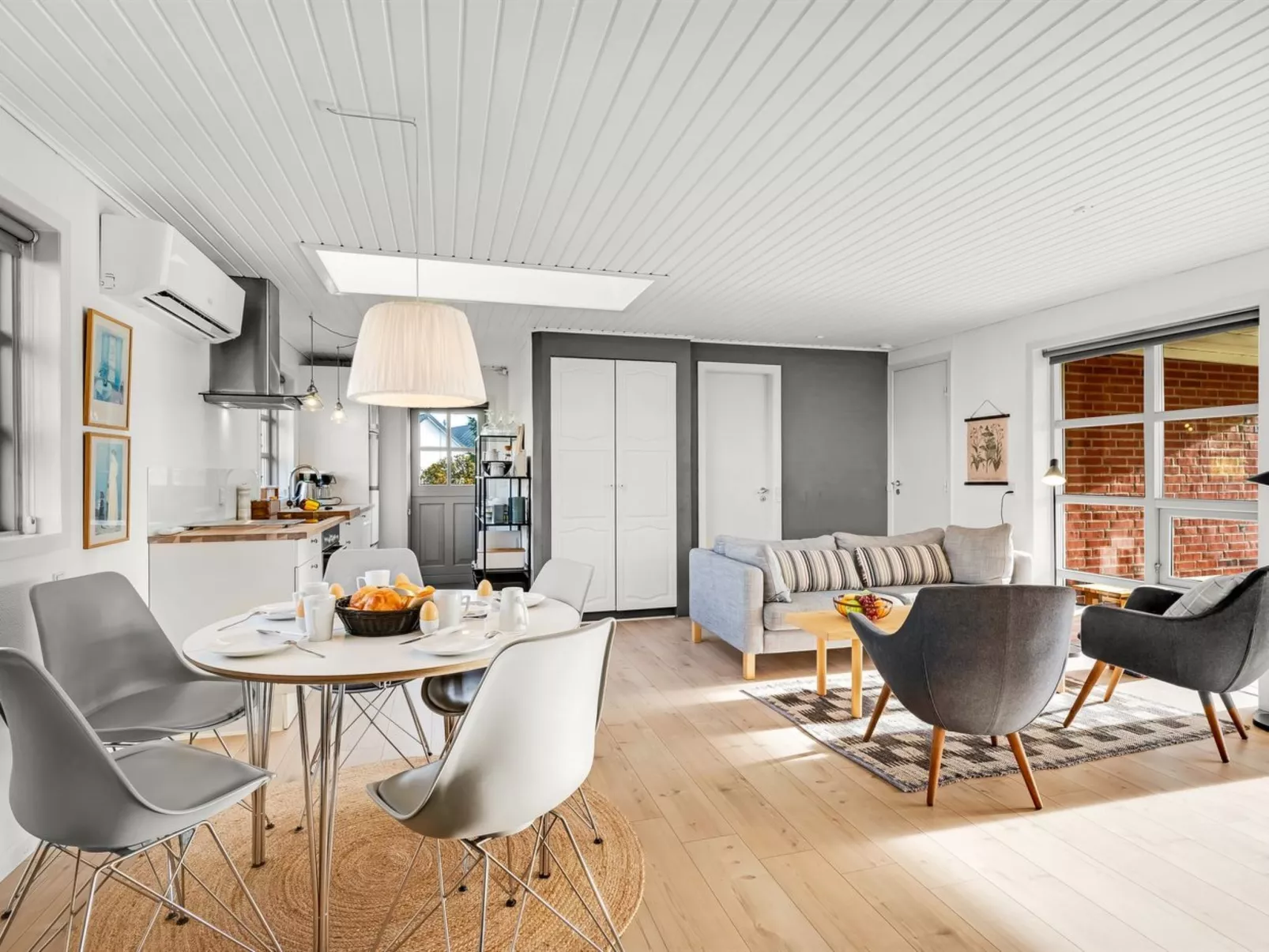 "Agni" - 800m from the sea-Dedans