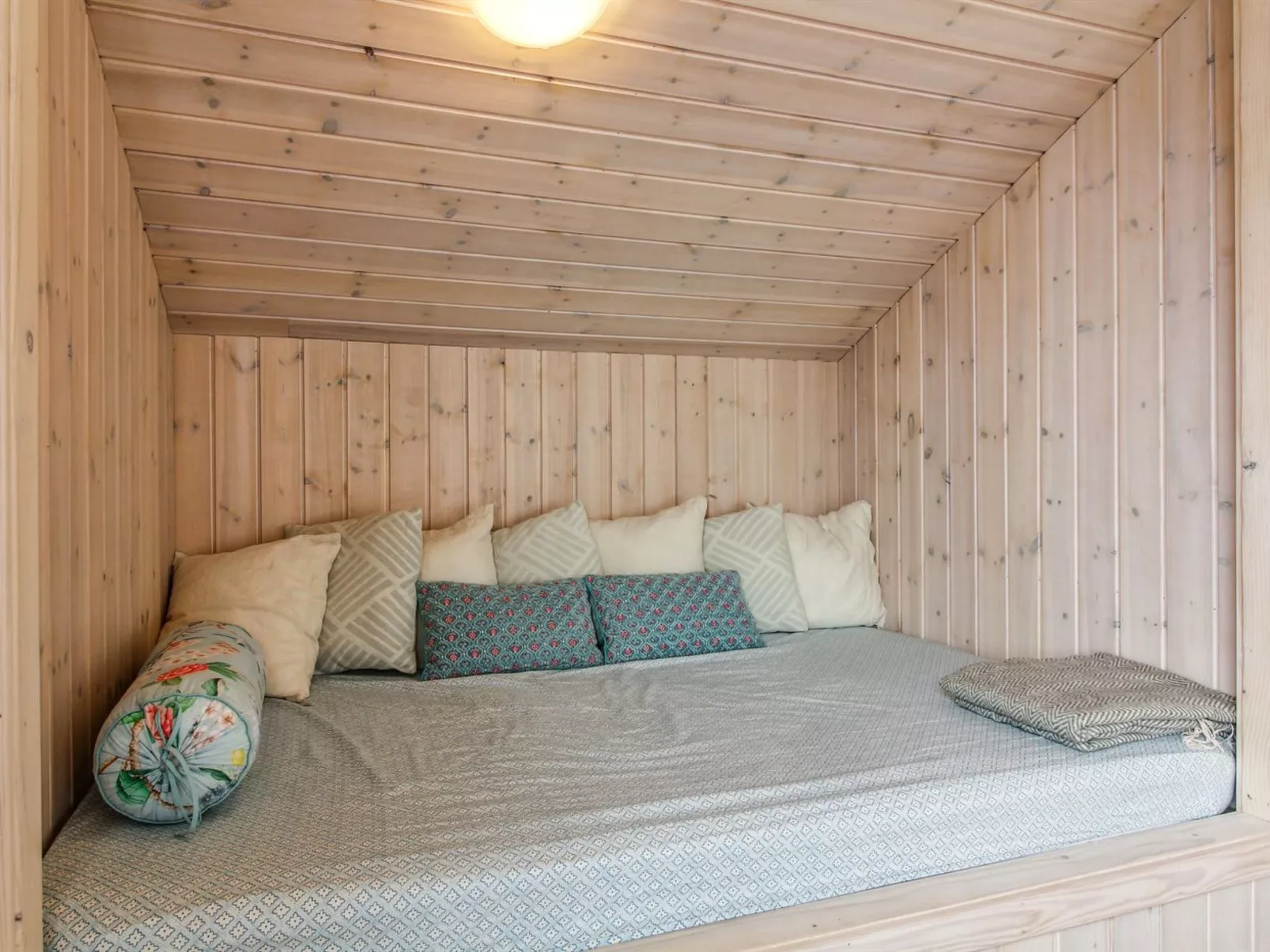 "Eyvin" - 100m from the sea-Inside