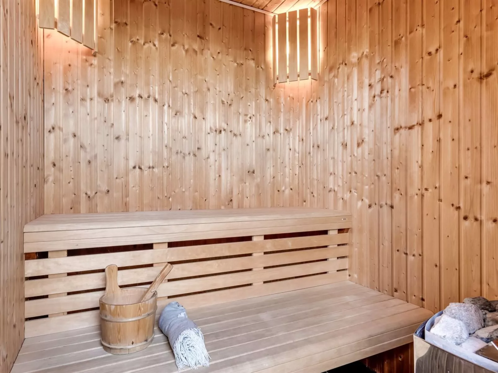 "Hornbogi" - 300m from the sea-Drinnen