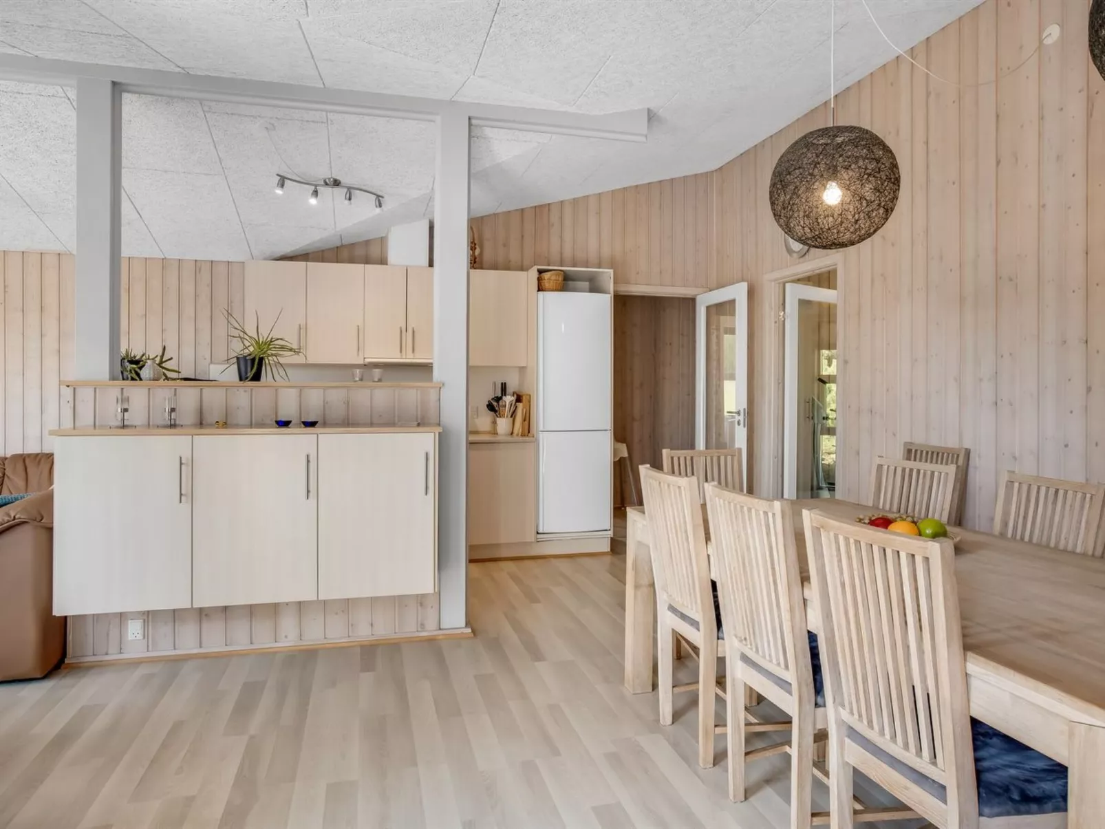 "Omar" - 1.0km from the sea-Inside