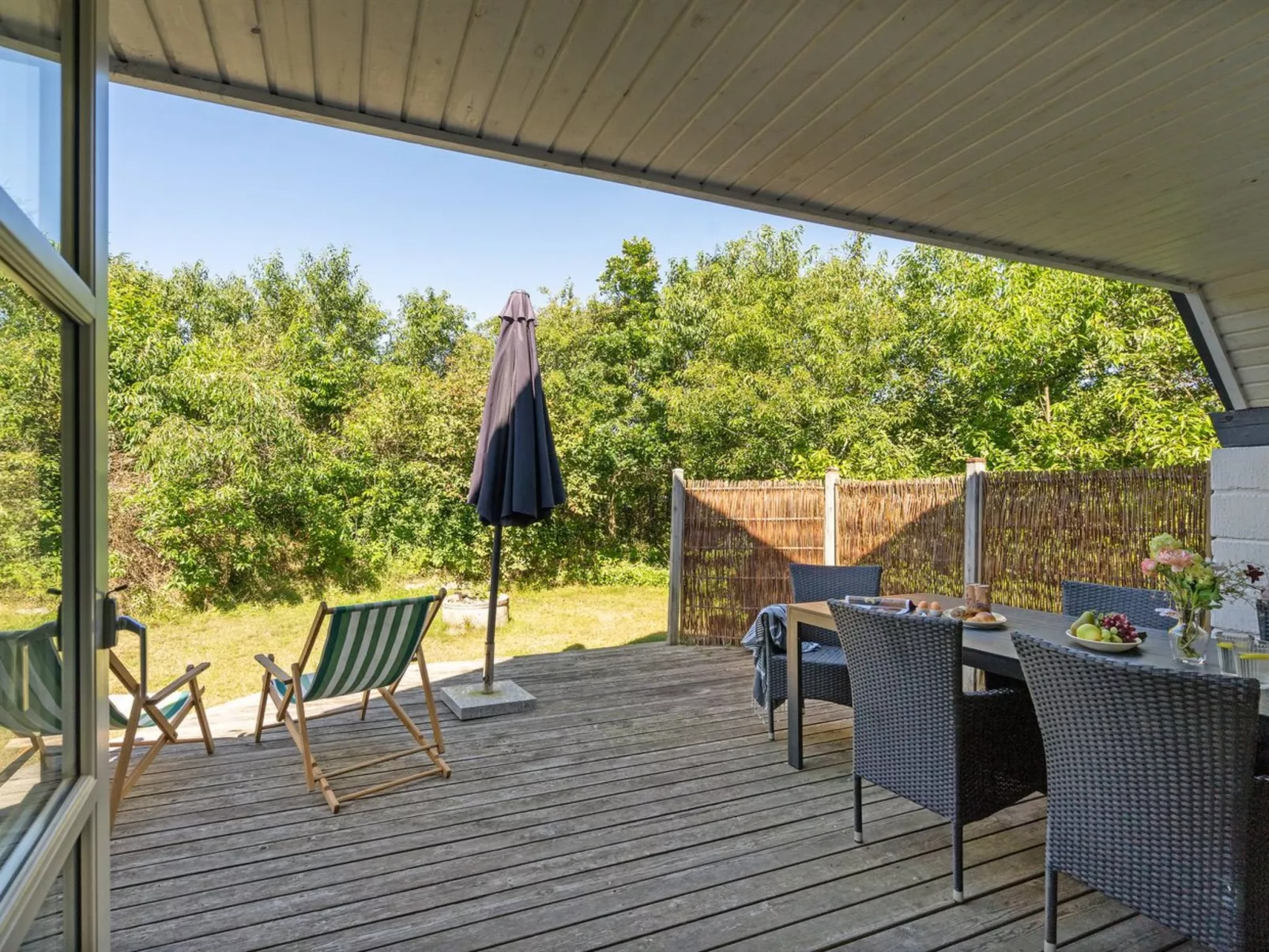 "Amelia" - 250m to the fjord-Outside