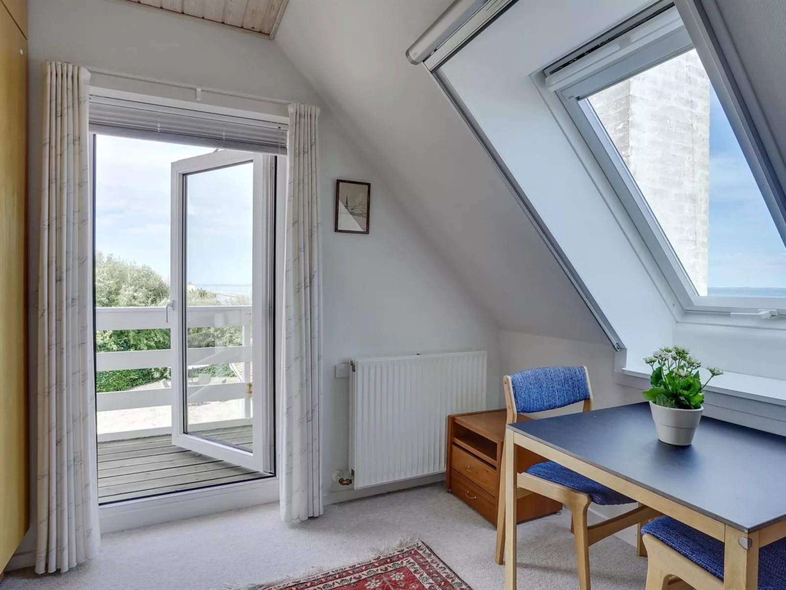 "Yorrick" - 50m to the fjord-Inside