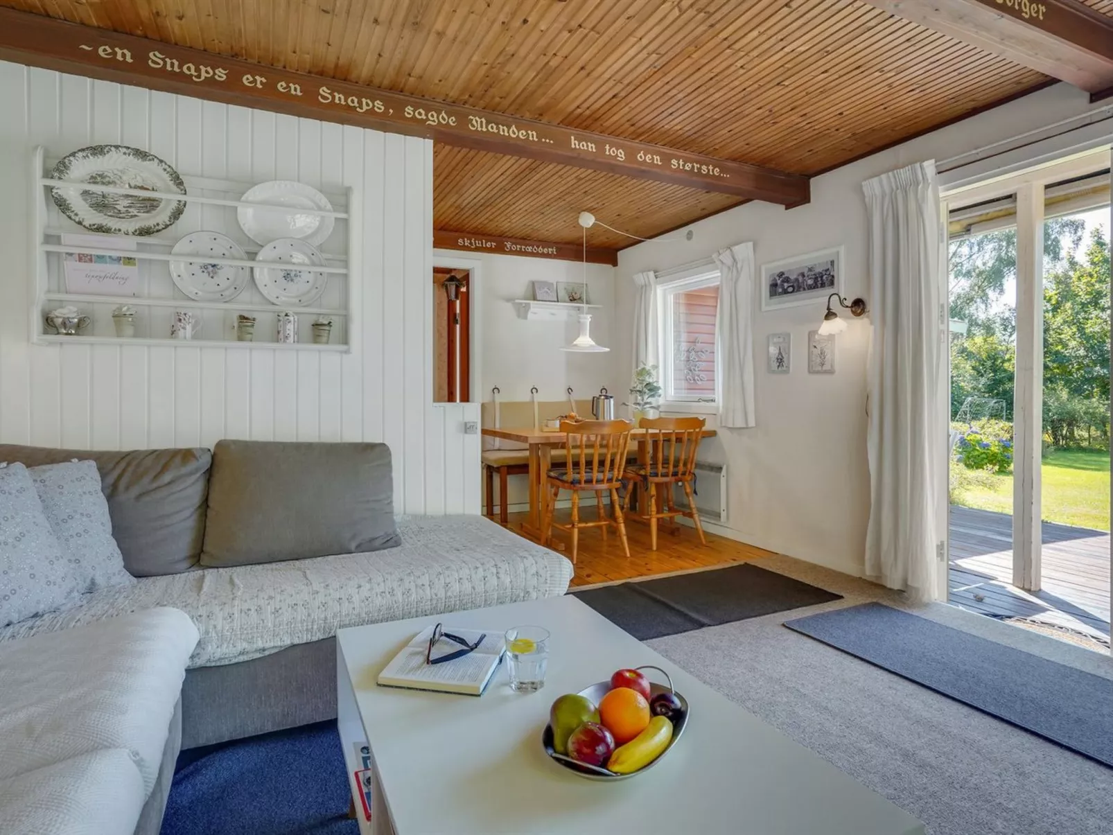 "Rahilka" - 700m from the sea-Inside