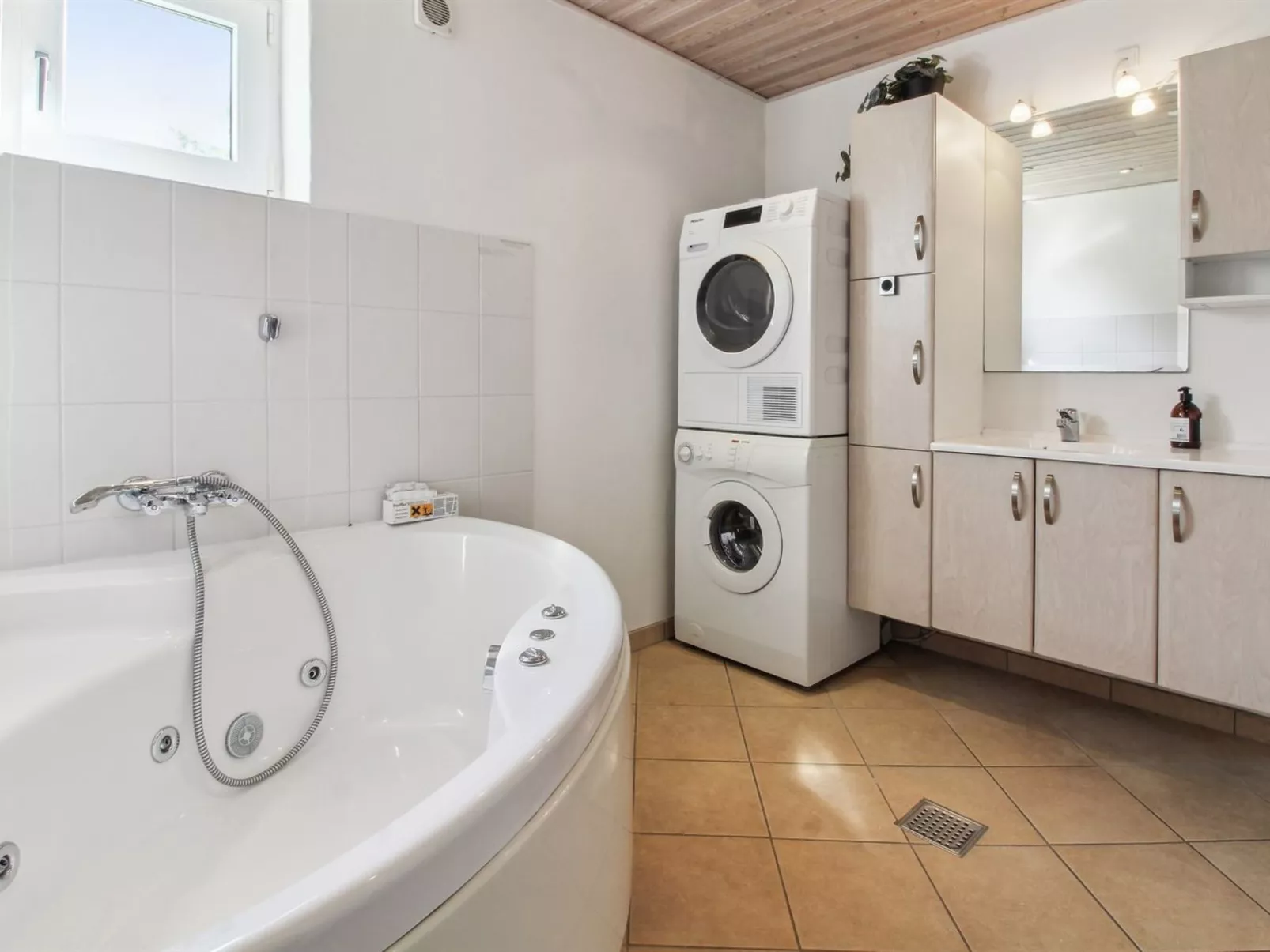 "Rea" - 5km from the sea-Drinnen