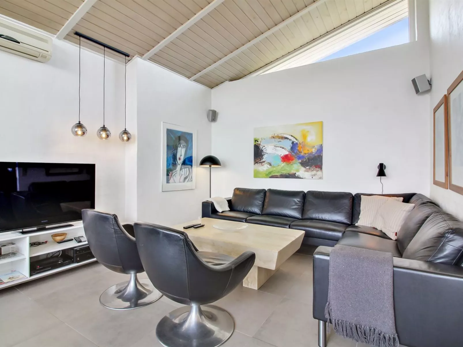 "Judeth" - 300m from the sea-Dedans