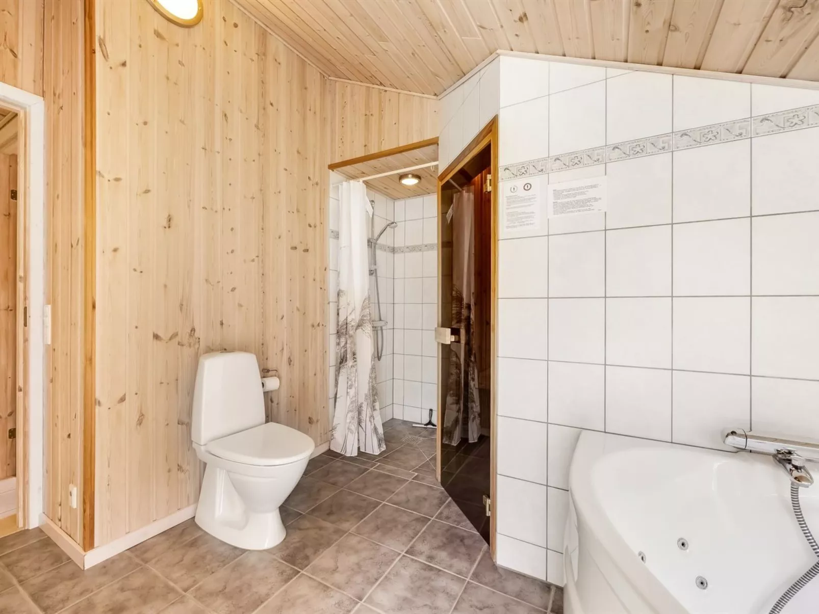 "Thorketil" - 1.1km from the sea-Inside