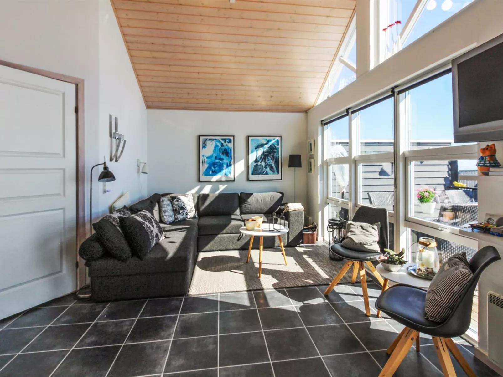 "Grim" - 5m from the sea-Inside