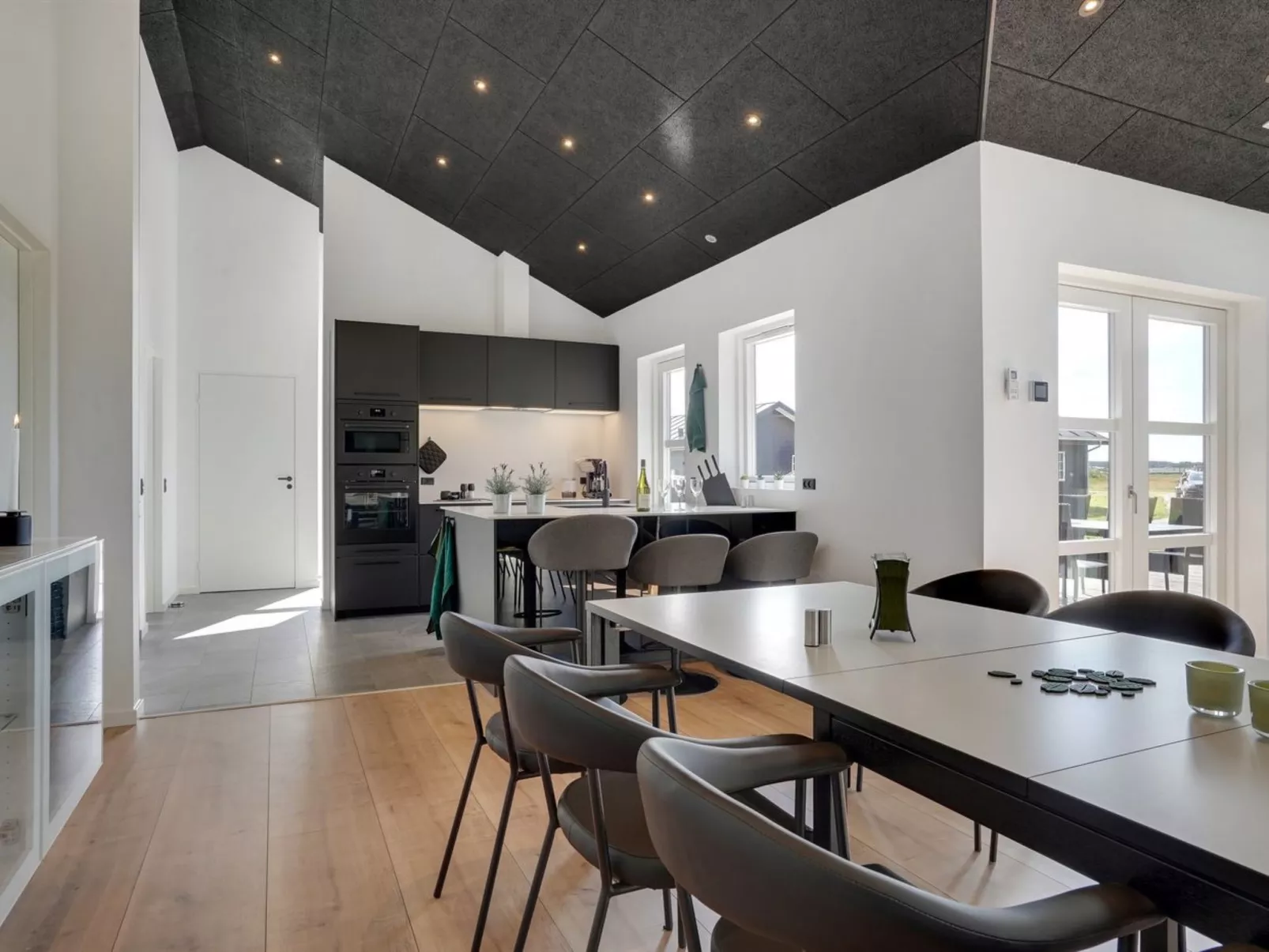 "Moreen" - 1.5km from the sea-Inside