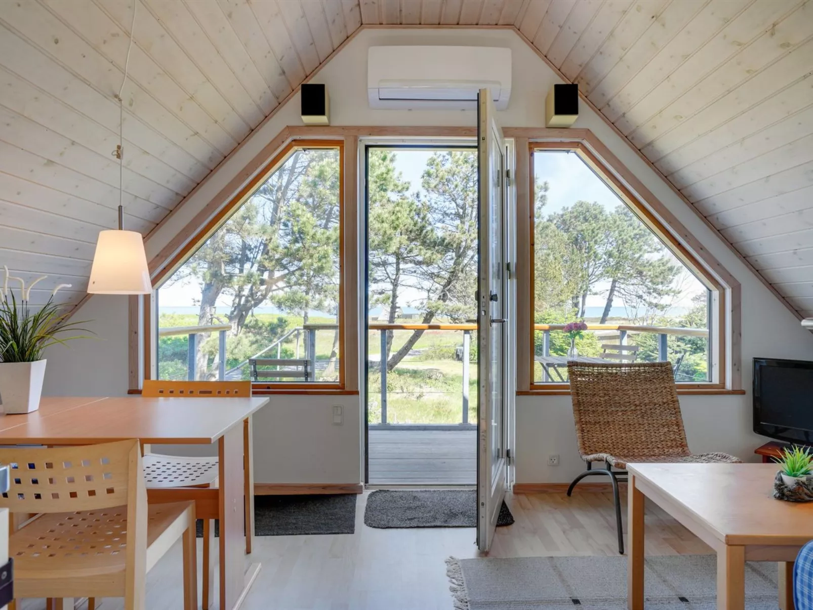 "Eivi" - 150m from the sea-Drinnen