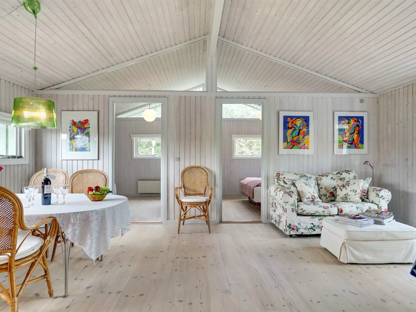 "Erwith" - 50m from the sea-Inside