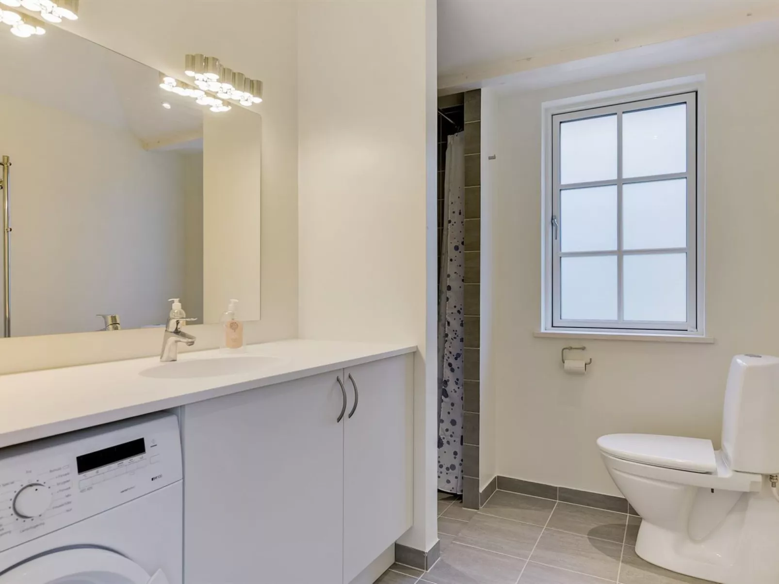 "Auke" - 100m from the sea-Drinnen