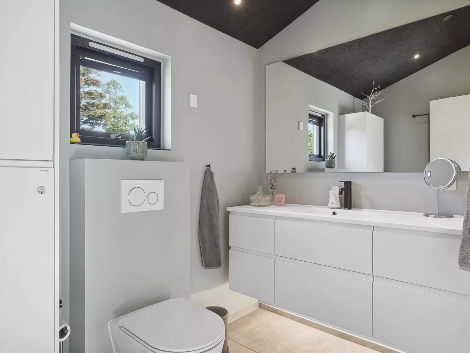 "Anderson" -  from the sea-Drinnen