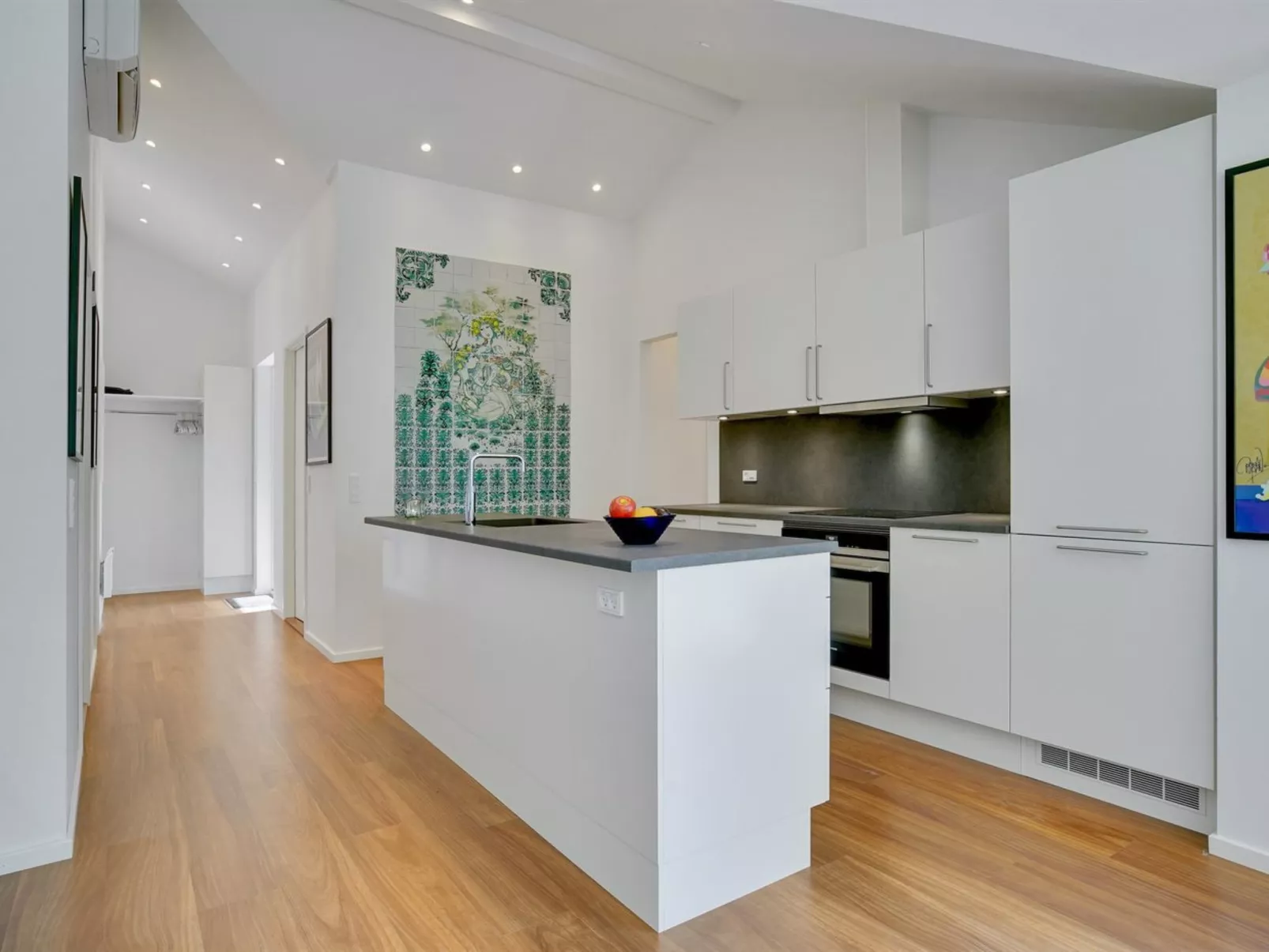 "Rikkie" - 150m to the fjord-Dedans