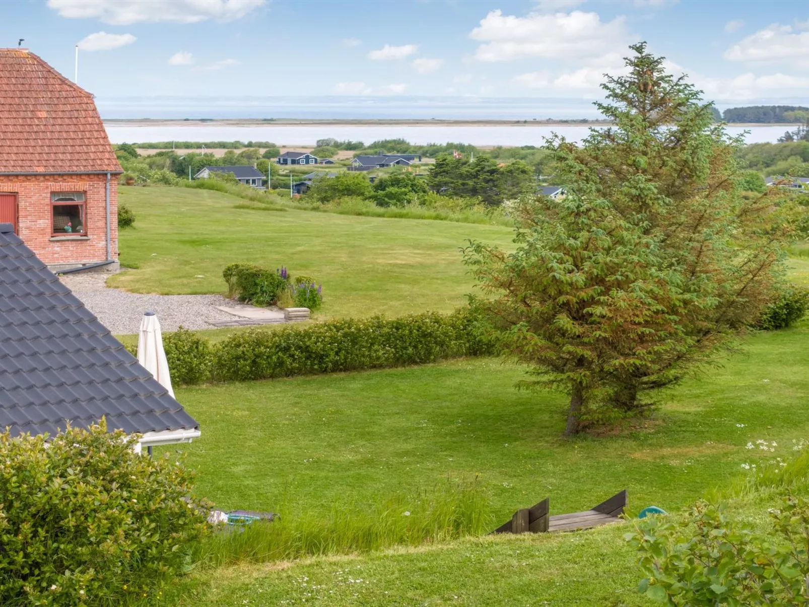 "Tanna" - 330m to the fjord-Outside