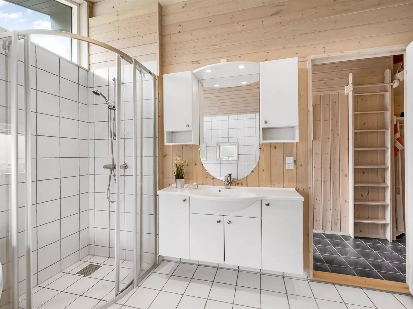 "Lucio" - 350m to the fjord-Inside