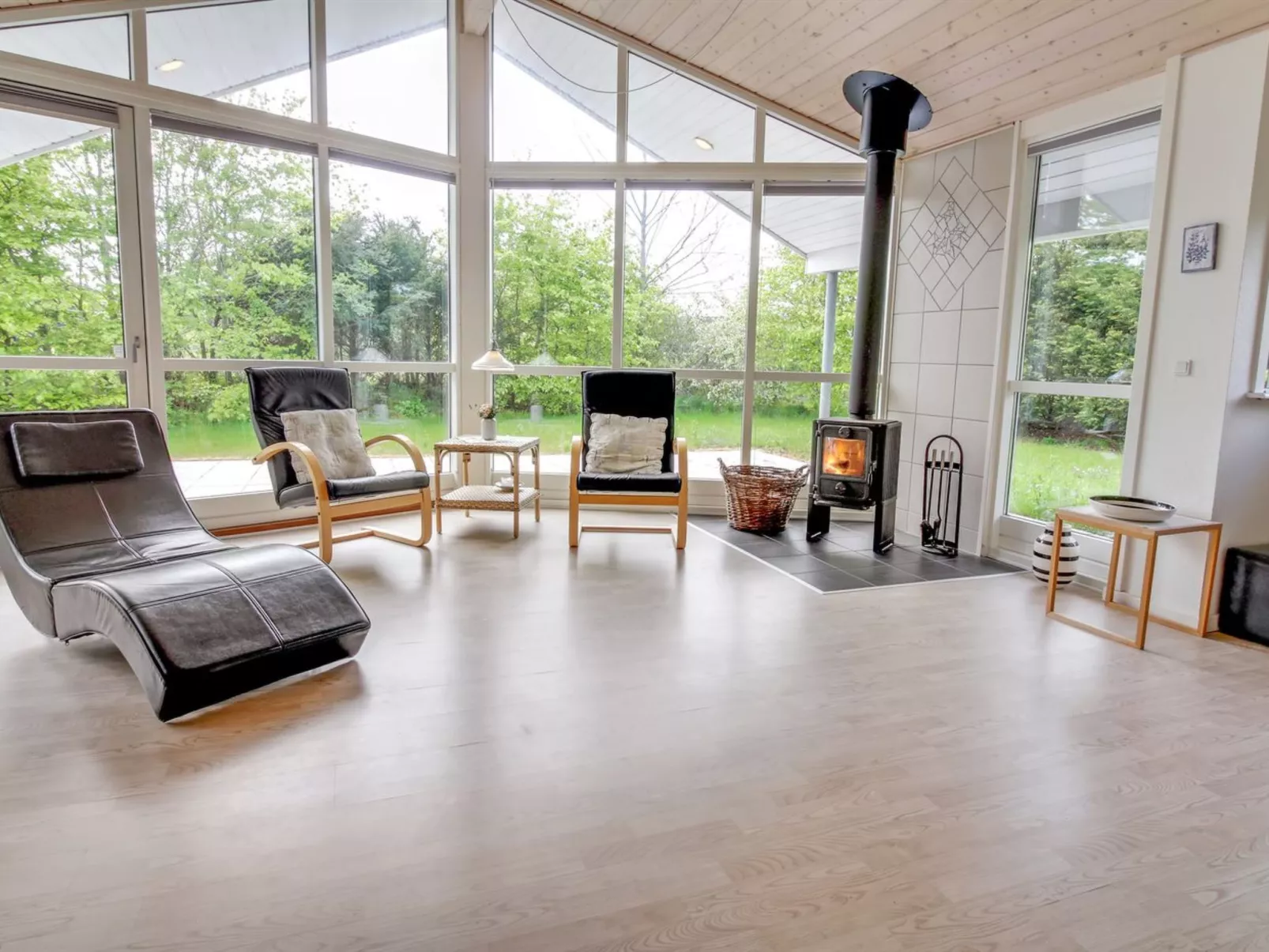 "Valentin" - 400m to the fjord-Dedans