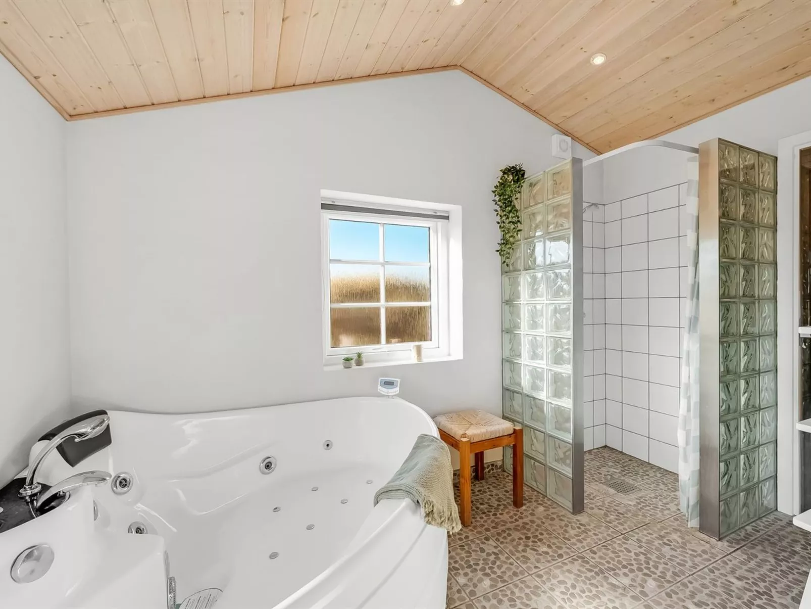 "Hærulf" - 300m from the sea-Inside